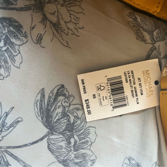 New Michael Kors Jet Set Item Large Wallet
Crossbody Jasmine Yellow NWT - Picture 10 of 12